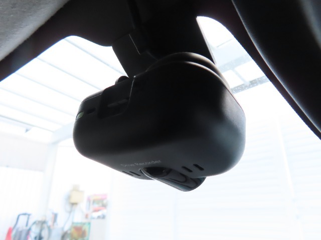 今や必需品のドライブレコーダー。万が一の際にしっかりと証拠を残しましょう！旅の思い出をドライブ映像としても残せます♪