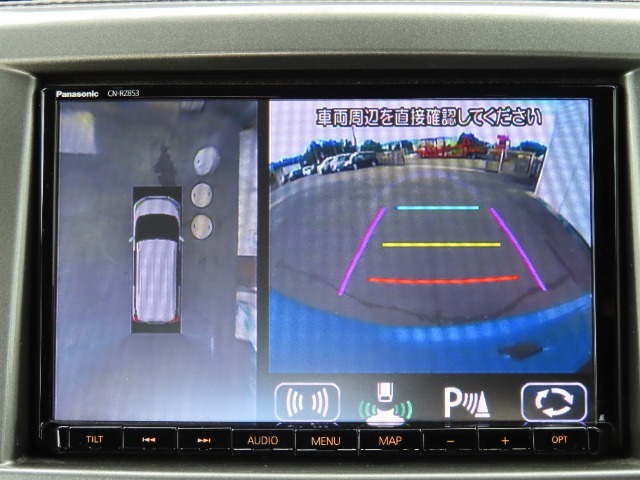 全方位モニター搭載で車の周囲を映像で確認。同時にリアカメラで後方視界も確保できます。夜間や狭い駐車場で大変便利です。