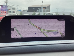 マツダコネクトはソフトウェアをアップデート出き常に最新のサービスを利用できるシステムです。ナビゲーション機能はもちろん、Bluetoothを利用してのハンズフリー通話も可能です。