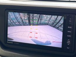 【バックカメラ】駐車時に後方がリアルタイム映像で確認できます。大型商業施設や立体駐車場での駐車時や、夜間のバック時に大活躍！運転スキルに関わらず、今や必須となった装備のひとつです！