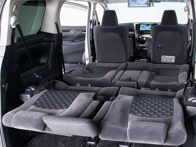 最長5年間走行無制限保証！車種ごとの専門メカニックよる全車展示前点検済み！自己診断コンピューターによる測定を行い合格車輌のみ展示させて頂いております！