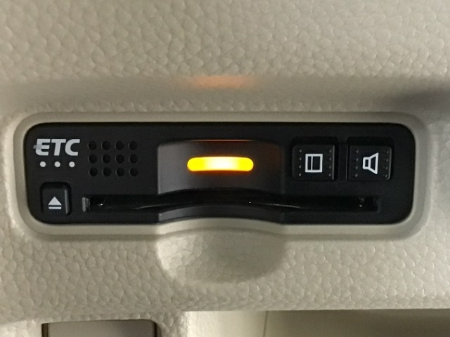 【ETC車載器】もはや必須アイテムのETCを搭載！高速道路のご利用時にとても便利！わずらわしい料金所での現金支払いが不要となりスムーズに通過できます♪