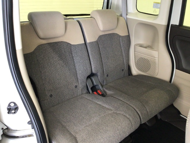 【後席】後席のお足元もとっても広いですよ！♪後席シートも乗り心地OK！ゆったり乗れます♪