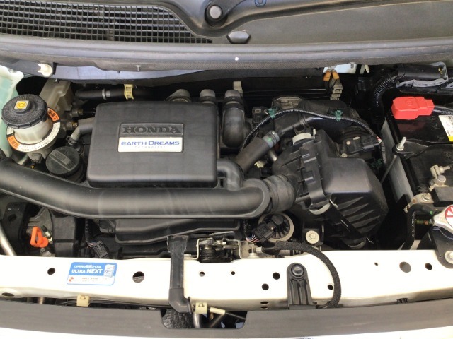 【ピカピカクリーニング】ボディ廻りはもちろん室内・シート・エンジンルーム・トランクルームなど隅々まで専門スタッフが徹底的にクリーニングし磨き上げました☆綺麗なお車で快適なドライブをお楽しみ下さい