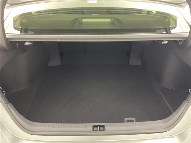 【トランク】積み込みやすくて、たっぷり積める荷室です。シートアレンジできるものは、乗車人数と荷物の量や大きさによってシートを動かすことができるので、より快適なドライブが可能です！