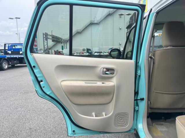 WECARSでは各商談席に大型モニターをご用意しております！見やすい大画面でゆったりと全国の在庫をご覧いただけます！是非ご来店お待ちしております！