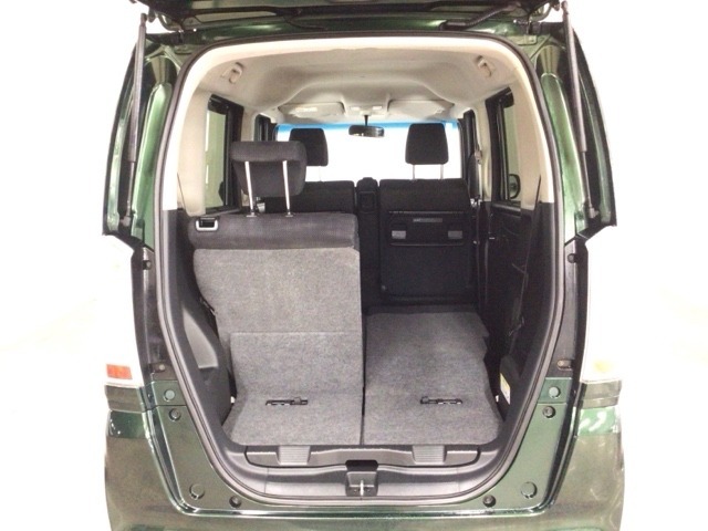 様々なパターンにアレンジができるラゲッジスペース♪お荷物の大きさや量・状況に合わせてアレンジできますので、とっても使い勝手良好ですよ♪タップリ積んで、楽しいお出かけを♪