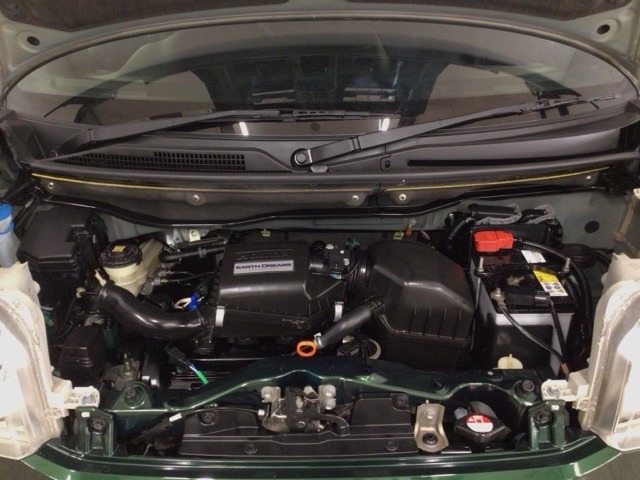 【ピカピカクリーニング】ボディ廻りはもちろん室内・シート・エンジンルーム・トランクルームなど隅々まで専門スタッフが徹底的にクリーニングし磨き上げました☆綺麗なお車で快適なドライブをお楽しみ下さい