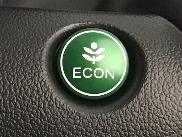★ECONスイッチ★　エコドライブを加速しよう！スイッチをONにすると、運転の仕方によるロスを抑え込み燃費をよくするようクルマが頑張ります（＊＾ー＾＊）燃費向上にチャレンジ♪