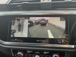 ●サラウンドビューカメラ『車両の4つのカメラから得た映像を合成し、上空から眺めているような映像をモニターに映し出します。車両周辺の歩行者や障害物などの発見に役立ちます。』
