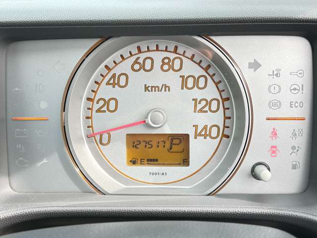 走行距離は127,517km。見やすいメーターで運転の疲れも軽減されます♪
