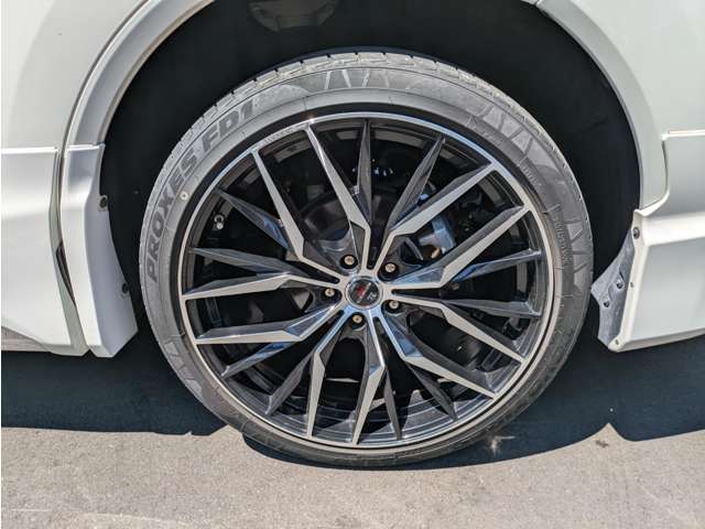 社外21インチアルミホイールです。