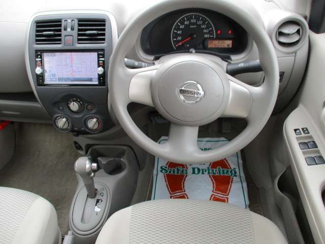 運転席廻りです。