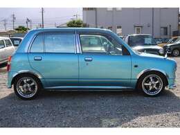 ☆男性も女性も様になるデザインです！一目見ただけで、この魅惑的なボディーが存在感を放っていることが分かって頂けると思います。