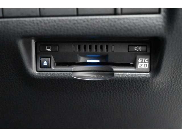 ETC2.0車載器です。　『ETC2.0』は、料金支払い ＋ 高速道路　情報提供サービス・新サービスが受けられます。