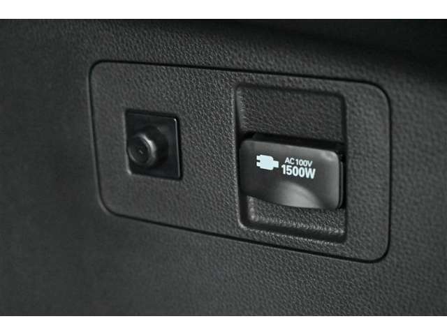 ■アクセサリーコンセント（AC100V・1500W）　※ラゲージ側面に、アース端子と装備