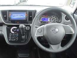 ハンドル周りです！ボタンの配置やメーターのイメージなどご覧ください♪♪