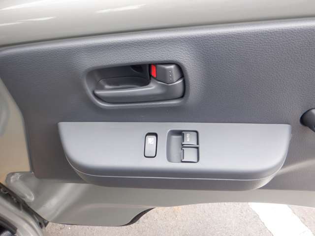 自動車の販売はもちろん、各種自動車保険の取り扱いをいたしております。当社で自動車保険に加入頂ければ、レッカーサービス、面倒な事故対応や修理等も窓口一つでサポートいたします。