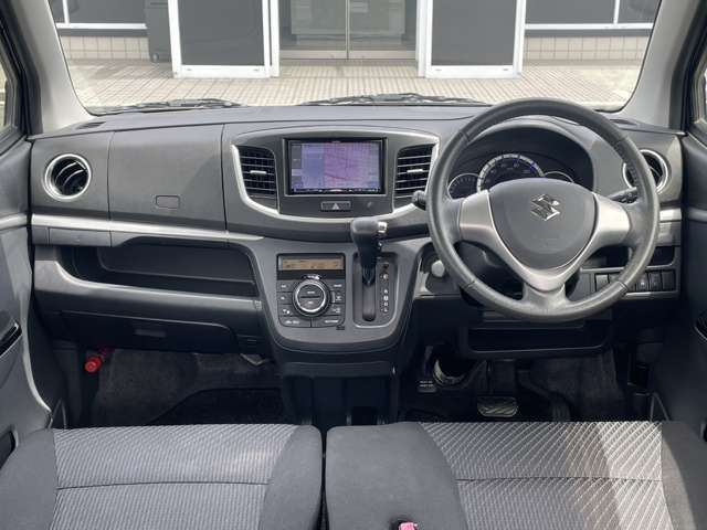 視界も広くなっており、足元も広々！とても運転しやすいお車となっております！