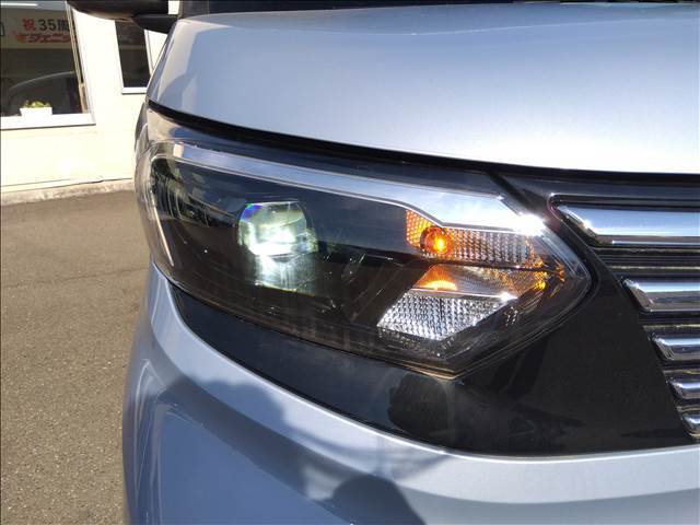 4WD☆アラウンドビューモニター☆衝突軽減ブレーキ☆両側パワースライドドア☆オートハイビーム☆LEDヘッドライト☆クリアランスソナー☆前席シートヒーター☆インテリキー☆プッシュスタート☆禁煙☆試乗OK