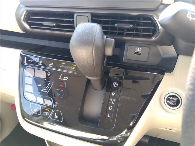 4WD☆アラウンドビューモニター☆衝突軽減ブレーキ☆両側パワースライドドア☆オートハイビーム☆LEDヘッドライト☆クリアランスソナー☆前席シートヒーター☆インテリキー☆プッシュスタート☆禁煙☆試乗OK