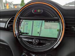 先進のBMW　タッチパッド付きi-driveとほぼ同性能のHDDナビゲーションになります。USBインターフェースやブルートゥースオーディオなど様々な先進機能をお楽しみいただけます。