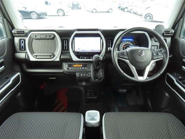 弊社の商品車両は横浜本牧にあります本部で隅々までチェックを行い、トヨタの厳しい商品基準をクリアした厳選した車両を展示しています。