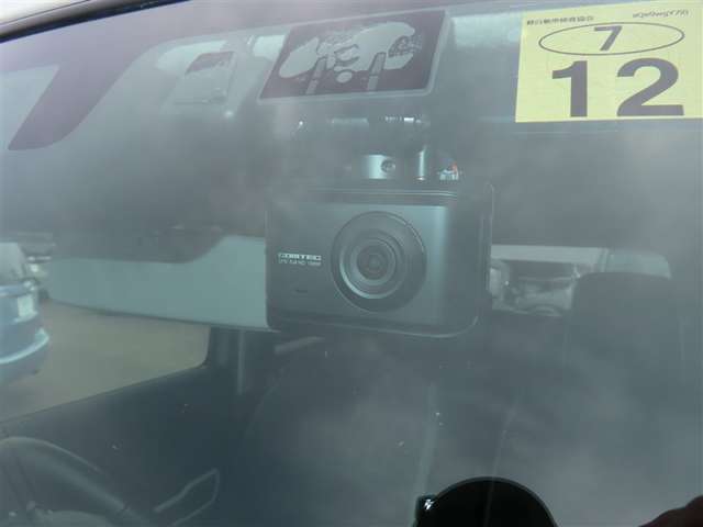 イベント状態を映像で残してくれるドライブレコーダー。今の時代は必須アイテムと言っても良いでしょう。曖昧な記憶よりも真実を語ってくれます。