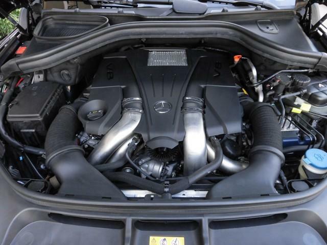 4700cc　V8　DOHC　32バルブターボエンジンはスムーズで余裕のある走りを実現します！