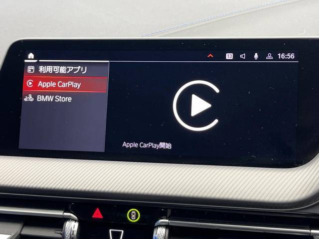 ●Apple　Car　Play：スマホとの有線接続で、ナビ・オーディオ再生などスマホのアプリ機能が画面でも使える便利機能です！