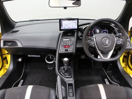 シンプルでスタイリッシュなインパネ周りです！飽きのこないデザインです。