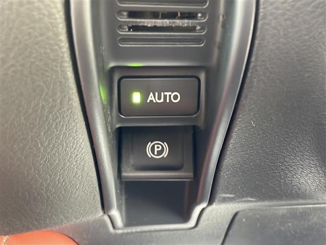 【　電子パーキング　】スイッチ操作だけで、駐車時に必要なすべての操作を自動で制御する先進の自動駐車機能です。