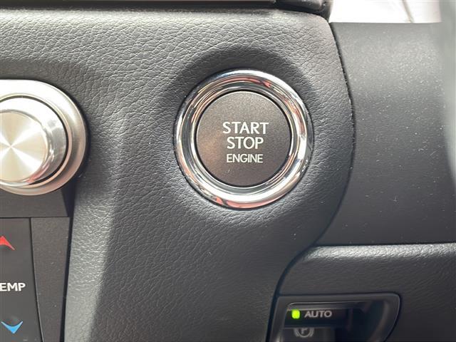 【　スマートキー・プッシュスタート　】鍵を挿さずにポケットに入れたまま鍵の開閉、エンジンの始動まで行えます。