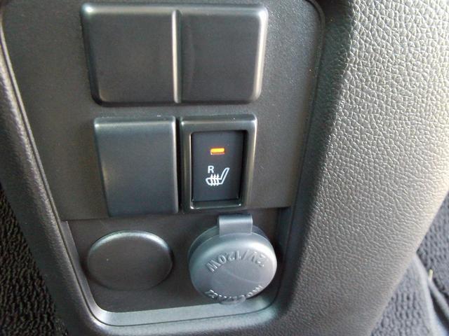 運転席にお座りの方のためにシートヒーターを装備！