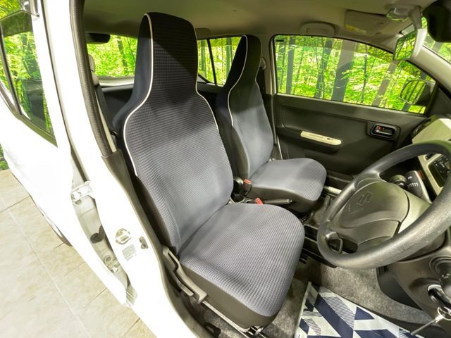 運転席シート廻りは使用感も少なく、良好な状態となっています。丁寧に使われていたことがよくわかりますね。
