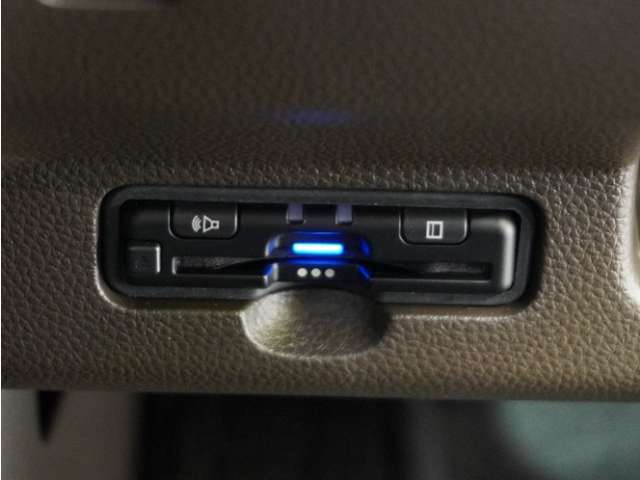 今や必需品の◆ETC車載器　装備車◆　有料道路を利用する際にスムースに通過でき、わずらわしい料金支払いから開放されます！