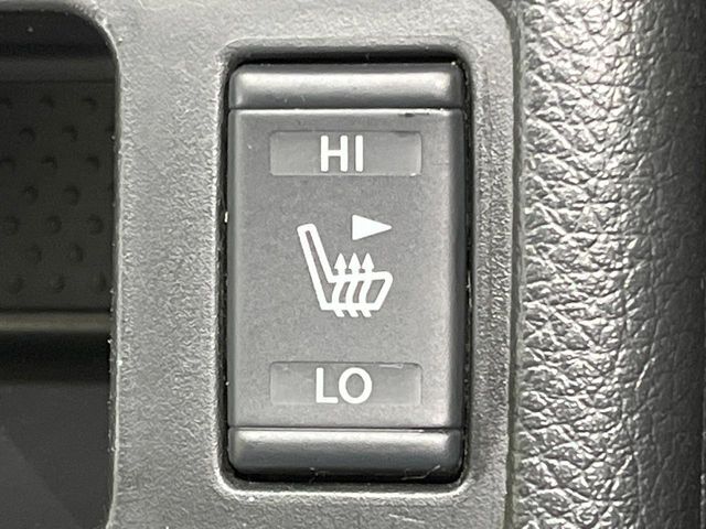 【シートヒーター】寒い日に重宝するシートヒーター！エアコンより早く温まってくれるので寒がりの人も安心ですね♪エアコンの温風は乾燥するから苦手、という方にもをおすすめです。