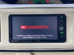 【ディスプレイオーディオ】お持ちのスマホやMP3プレイヤーとの無線接続で音楽再生が可能！コードで繋ぐわずらわしさも無く、手軽にお気に入りの音楽を楽しめます。