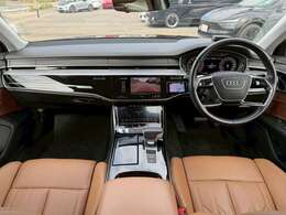 コックピット。車内もキレイで嫌な臭いもありません！ご納車後の臭いが付きにくくなる「空気触媒コーティング」もあります。