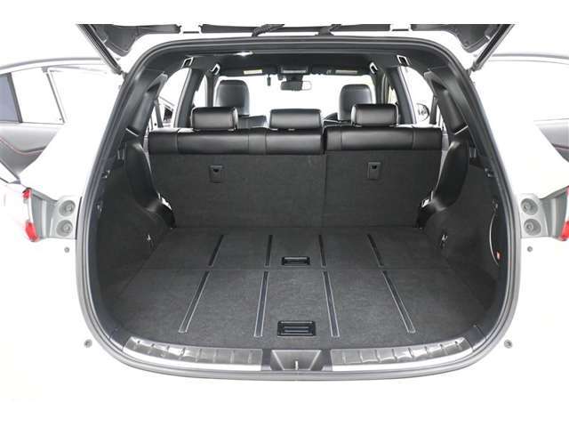 広々としたラゲージスペースを備えています。大きなものや長さのある荷物もしっかりと積み込めます。