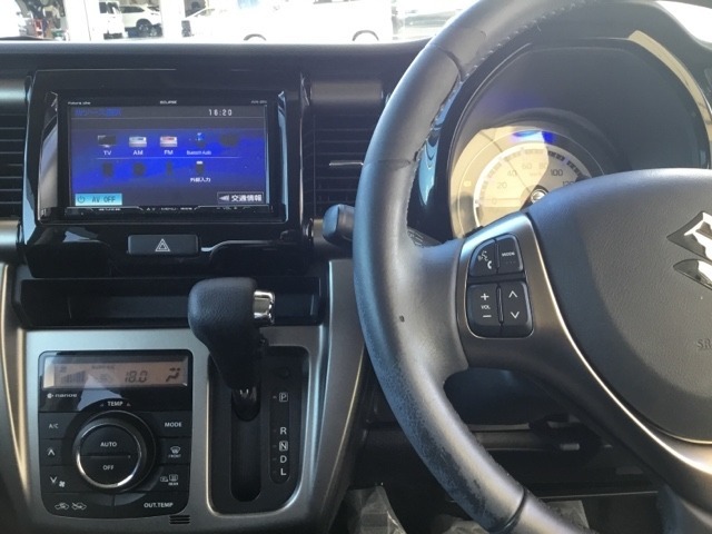 イクリプスのメモリーナビ（AVN-Z05i）搭載。