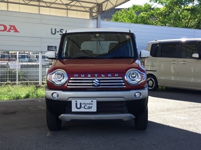 お客様に安全で快適なカーライフをお送りいただくために、中古車にも高いレベルの品質基準を設け、その基準に従って、全ての中古車について納車前整備を実施しています。