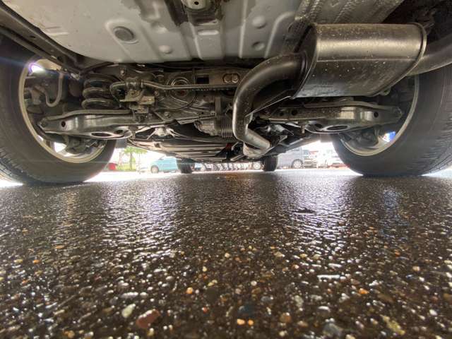 下廻りのサビ止め加工、防錆ハードワックスもご用意してあります！！通常のものよりも厚い塗装で下廻りをしっかりガード！当店で人気のオプションです♪融雪剤などの塩害対策に！！