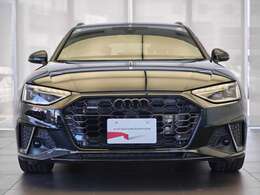 一目でアウディとわかるシングルフレームグリル。存在感はありつつも威圧感はなく、ブランドを象徴するスタイリッシュなシンボルになっています。