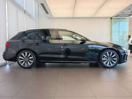 ミトスブラックメタリックのカラーは引き締まった印象を与えます。アウディの中でも人気カラーの1つです。