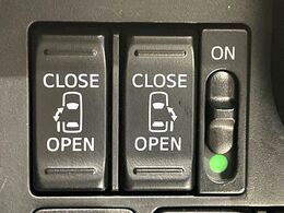【両側パワースライドドア】スマートキーや運転席のスイッチで後席両側スライドドアの開閉が可能♪電動だから力を入れてドアを開ける必要が無く、小さなお子様でも簡単に開け閉めでき快適です♪
