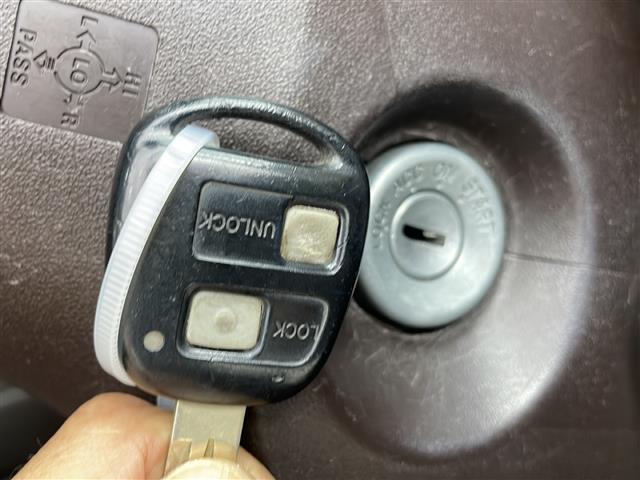【キーレス】ボタンひとつでドアの開閉が可能で便利です！