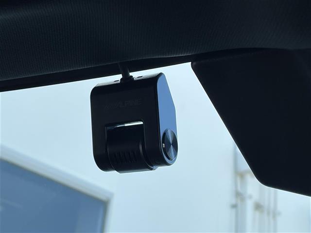 【ドライブレコーダー】映像・音声などの運転中の記録を残します。事故などを起こした起こされた時の証拠になりえますので、もしも時でも安心ですね。