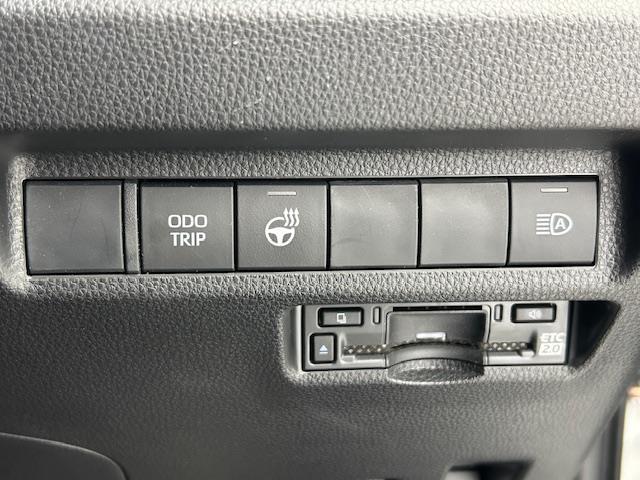 【ETC】有料道路を利用する際に料金所で停止することなく通過できる、ETC車載器（ノンストップ自動料金収受システム機器）が装備されています。セットアップを行うことで利用可能になります。