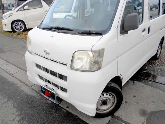 当社は下廻りの錆止め（油性ブラックシャーシ塗装）を納車時無料にて施行致します。総額に整備代金として、部品代、消耗品、工賃全て含まれておりますので、追加料金は一切かかりませんので、ご安心下さい。